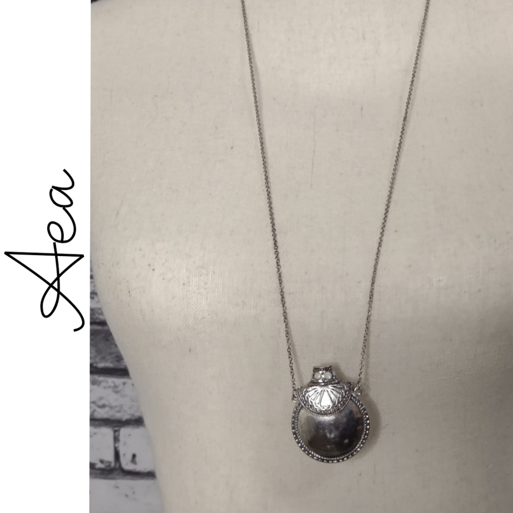 Aea faux snuff bottle necklace